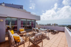 Spectacular 2 bed apartment, huge terrace and sea view